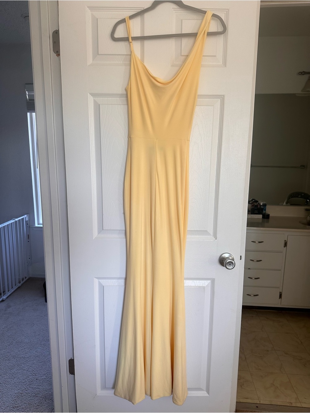 Yellow Club L London Armelia Formal Dress - Size 4 - Picture 2 of 4